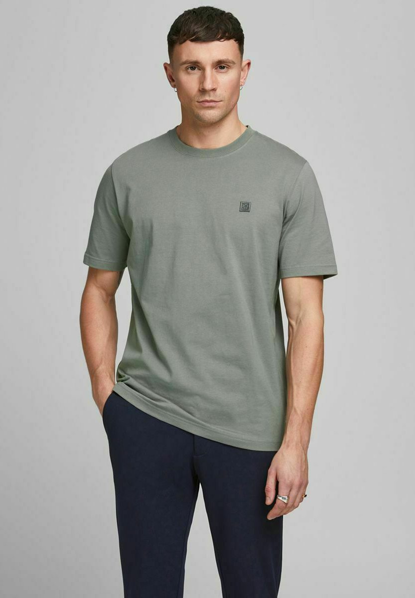 nike men's element crew running long sleeve tee