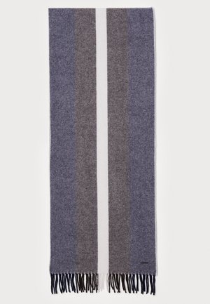 Vilnonis šalikas su tamsiai mėlynomis, pilkomis ir baltomis juostelėmis, tekstūruotais raštais ir kutais gale papildomam akcentui.