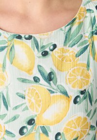 Abercrombie & Fitch TRAPEZE TEXTURE SHORT DRESS - Dienas kleita - lemon print