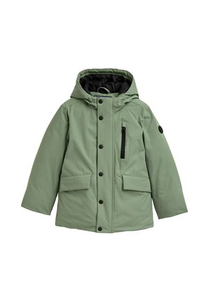 Giacca isolante verde con cappuccio, fodera nera, bottoni a pressione sul davanti, due grandi tasche frontali e tasca sul petto con zip.
