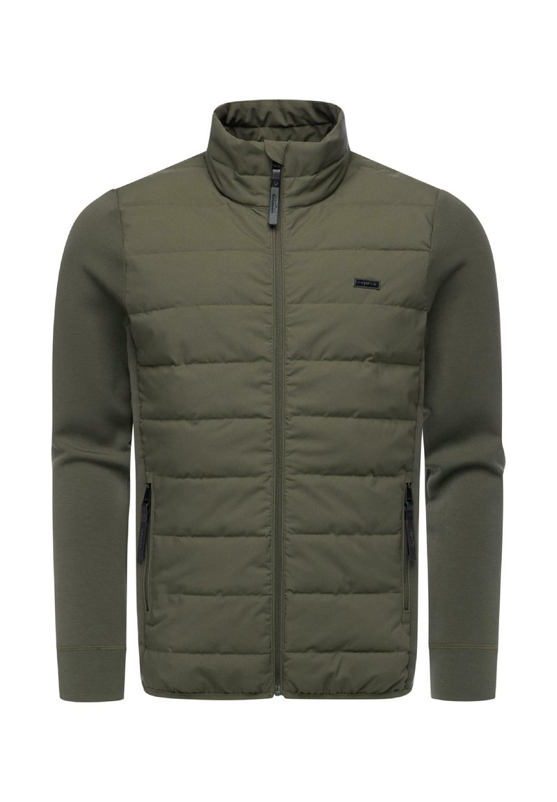 Oliivinvihreä takki, jossa tikattu takakappale, sileät neuloshihat, korkea kaulus ja vetoketjulliset sivutaskut. Rinnassa logo.