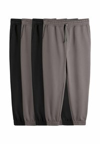 Sæt med sweatpants, der inkluderer fire par i forskellige nuancer af grå og sort. Hvert par har et elastisk skræddersyet bælte og sidelommer.