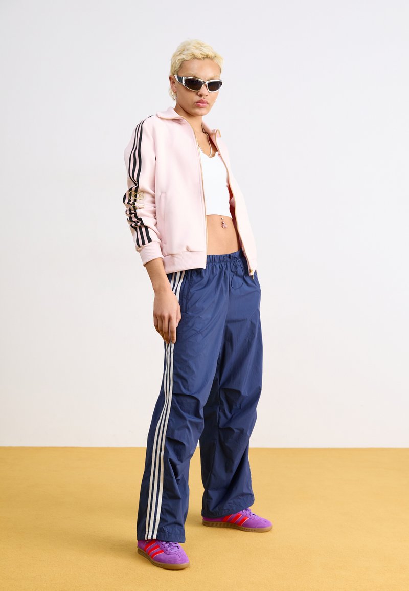 adidas Originals HAMBURG - Tenisky - active purple/solar red/gold metallic