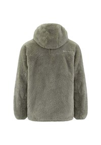 Giacca di pile verde con una superficie struttura e pelosa, dotata di cappuccio e dettaglio della cucitura sul retro. Nessun hardware o accenti visibili.