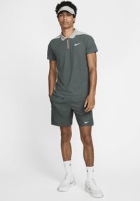 Nike Performance COURT VICTORY - Pantaloncini sportivi - vintage green white