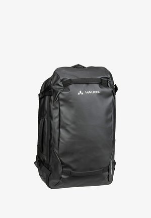 Sac à dos noir en matériau durable, de forme rectangulaire, avec des bretelles réglables et un logo sur le devant. Des compartiments zippés sont visibles.