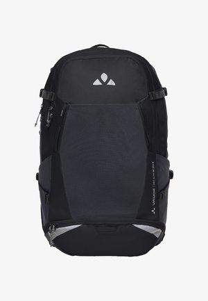 Schwarzer Rucksack mit strukturiertem Design, ausgestattet mit reflektierenden Akzenten, mehreren Reißverschlusstaschen und verstellbaren Trägern für angenehmen Tragekomfort.