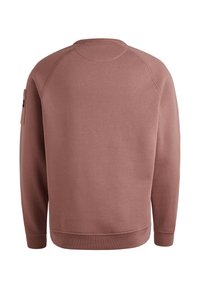 Sudadera malva con cuello redondo acanalado, mangas largas y un bolsillo lateral; tejido suave con una textura lisa y un ajuste regular.