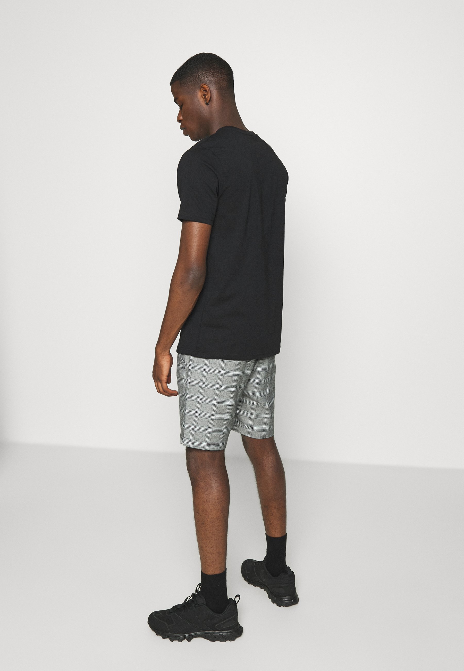CLOSURE London BAND ZIP CHECKED TEE T shirts med print CLOSURE London BAND ZIP CHECKED TEE - T-shirts med print - black
