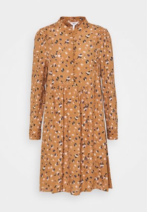 Bruine jurk met multicolor bloemenpatronen, lange mouwen, een geplooide knoopsluiting, een aansluitend lijfje en een uitlopende rok. Zachte stoftextuur.