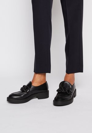 Loafers - black