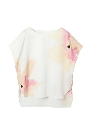Blouse blanche à manches courtes, coupe ample, avec de grands imprimés floraux rose pâle et beige sur le devant et les épaules.