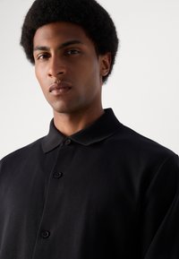 Lindbergh Športna jopa s kapuco na zadrgo - black