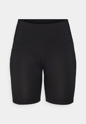 Fekete sportos rövidnadrág magas derékkal, sima anyagból készült. Oldalsó zsebekkel rendelkezik, és illeszkedő kialakítású, lapos varrásokkal.