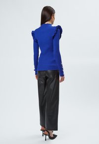 INFLUENCER DECORATIVE BUTTON - Strickpullover - royal