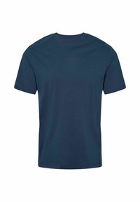 Mornarsko modra majica s kratkimi rokavi, okroglim izrezom in enostavnim dizajnom z običajnim krojem, prikazana na belem ozadju.