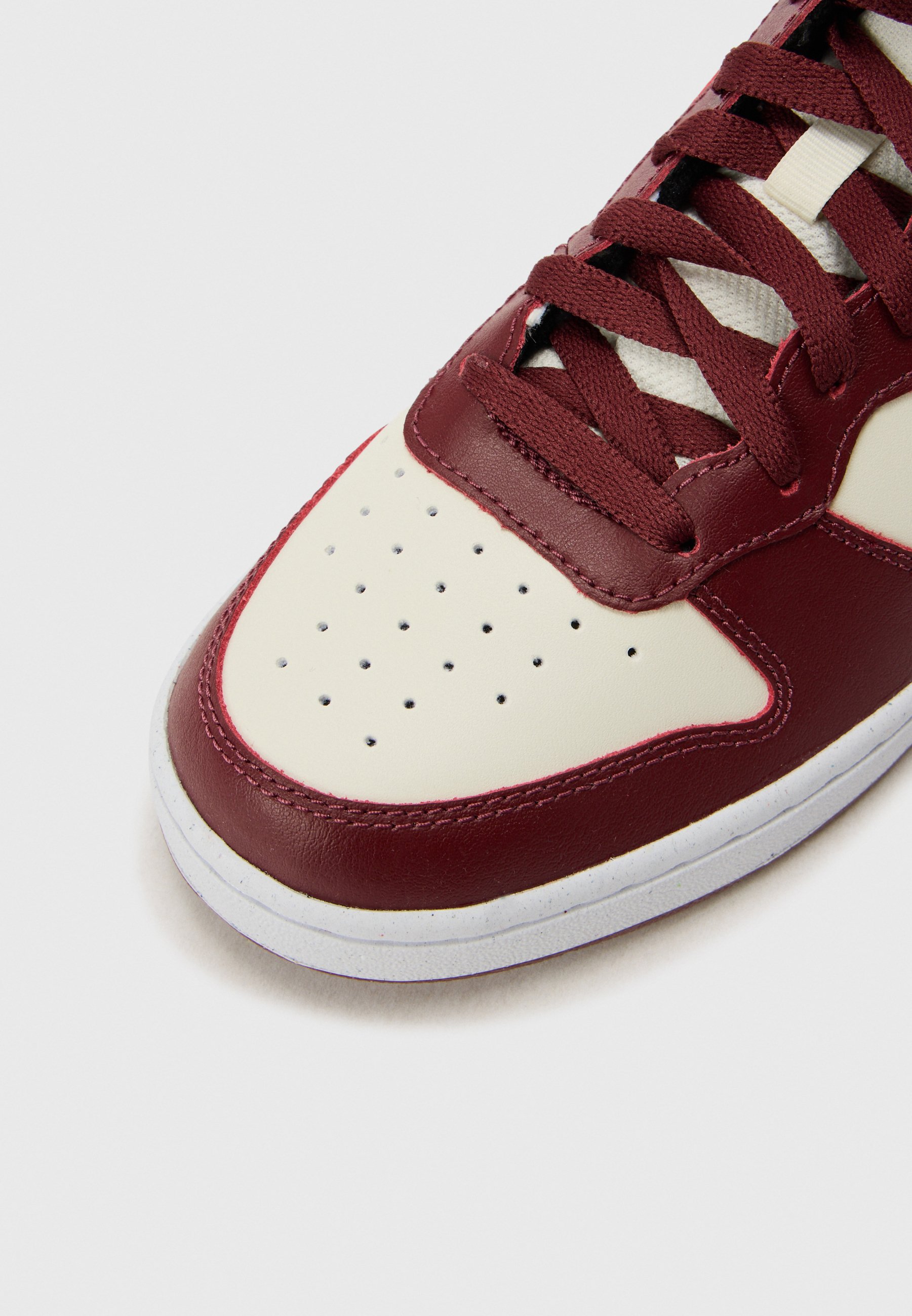 nike high top maroon