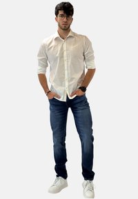 INDICODE JEANS Vaqueros rectos - blau