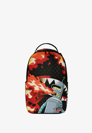 Zaino caratterizzato da un design vivace con fiamme e un personaggio, principalmente in rosso, nero e grigio. Realizzato in tessuto resistente con spallacci regolabili.