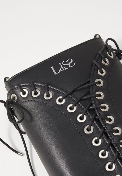 Ludovic de Saint Sernin PHONE CLEAVAGE BAG - Τσάντα χιαστί - black