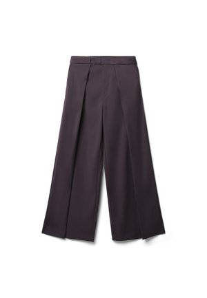 Pantaloni a gamba larga e plissettati in tessuto viola scuro. Texture liscia con vita strutturata. Linee pulite e senza decorazioni visibili.