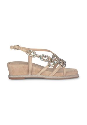 Beige kile-sandal med ankremønster, pyntet med glitrende flerfarvede rhinestone kædelinks foran.