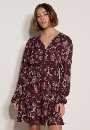 Apricot, FLORAL RUFFLE MINI DRESS - Abito a camicia - burgandy