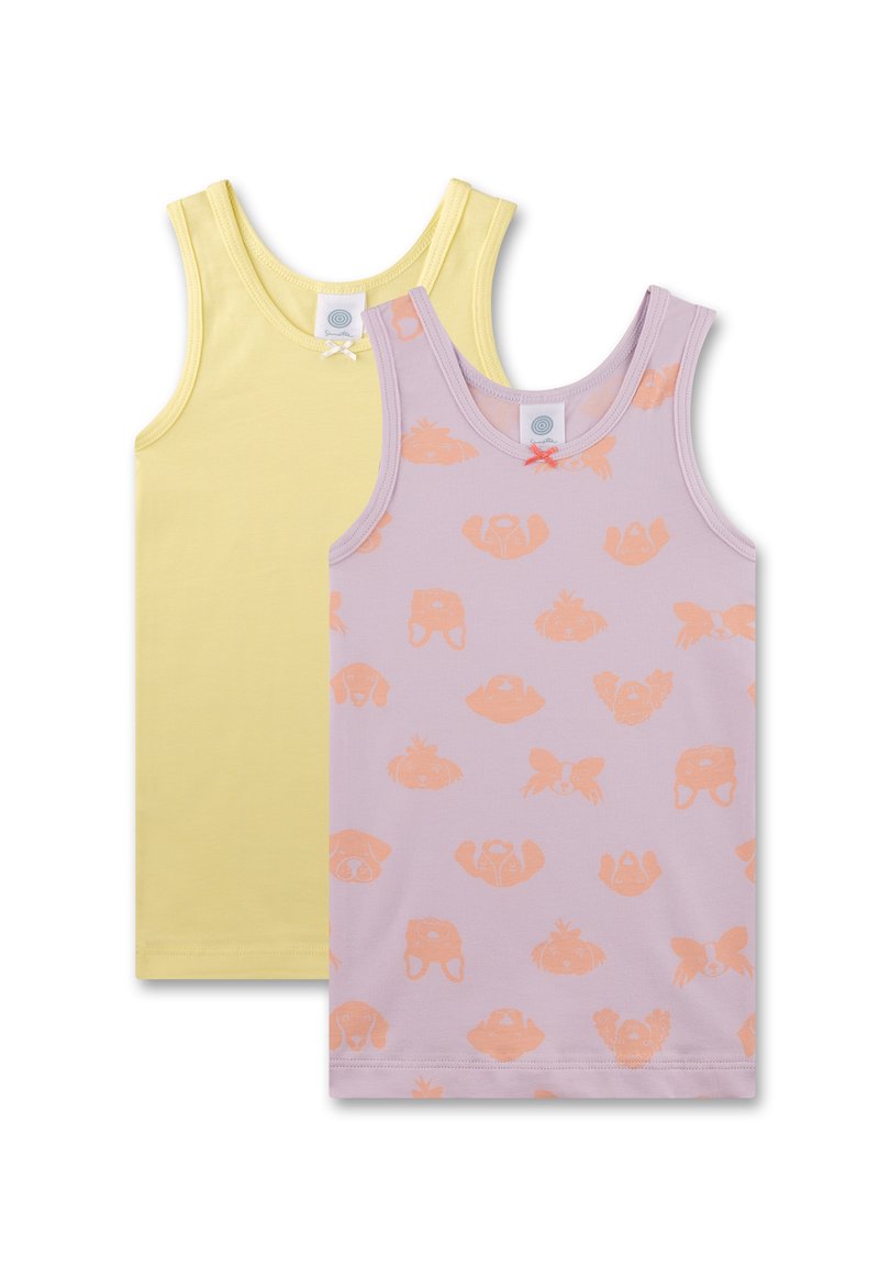 Zwei Tanktops: eines in einfarbigem Gelb, das andere in Lavendel mit orangenen Tiermustern. Beide bestehen aus weichem Baumwollstoff, haben runde Ausschnitte und sind ärmellos.