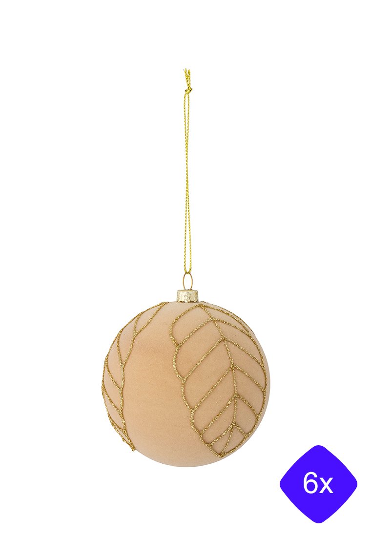 Matte beige Weihnachtsornament mit goldenen Blattmusterdetails und einer goldenen Aufhängeschnur. Wird als Set von sechs verkauft.
