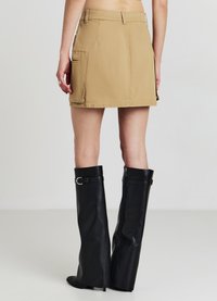 Calliope PANTALONE CON TASCHE CARGO - Minigonna - beige medio