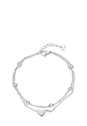 Silbernes Doppelkettenarmband mit fünf kleinen Perlen und einem zentralen herzförmigen Anhänger, gesichert durch einen Karabinerverschluss und eine verstellbare Kette.
