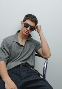 Thumbnail Image 5