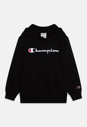 Sudadera negra de mezcla de algodón que cuenta con un logo bordado de "Champion" en el frente y un bolsillo tipo canguro. Puños y dobladillo de canalé.