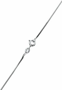 Silverkedja med en polerad yta, försedd med en rund karbinlås och små märkningar som indikerar sterling silver (925).