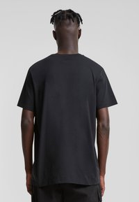 Mister Tee A BURGER  - Potiskana majica - black