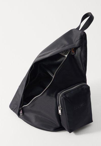 MM6 Maison Margiela JAPANESE SLING BAG UNISEX - Torba čez telo - black