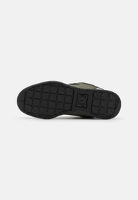 DC Shoes CENTRAL - Sapatilhas - olive night