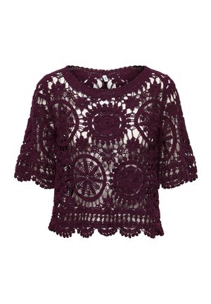 Haut court à manches courtes en crochet violet avec des motifs floraux et circulaires ajourés, encolure ronde et ourlet festonné.