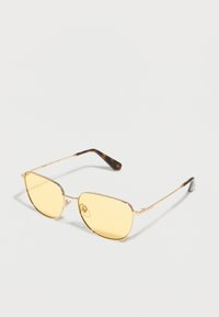 Niewybrane, light gold-coloured