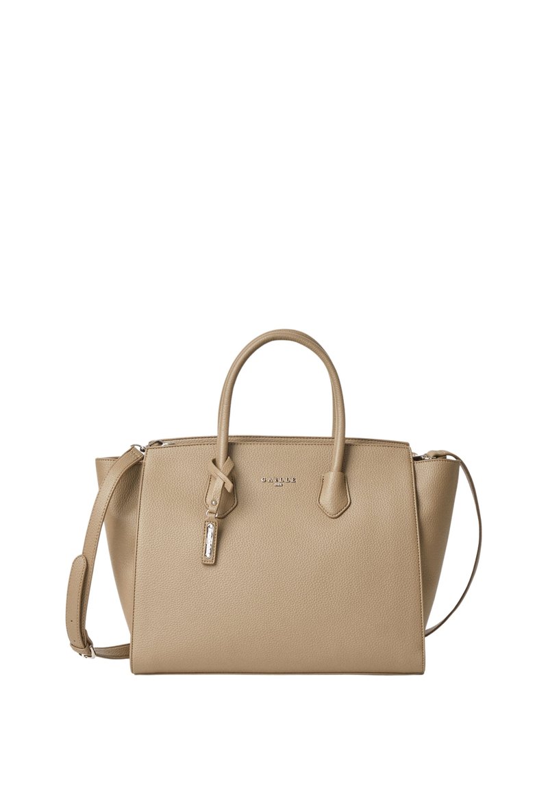 Borsa a mano in pelle beige con doppi manici, tracolla rimovibile e accessori in argento. Presenta un design minimalista e una superficie testurizzata.