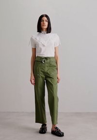 Maje Pantalon classique - 
khaki