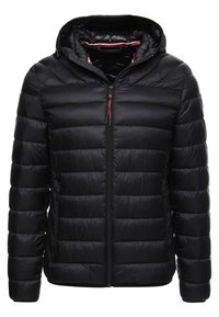 Czarna pikowana kurtka puchowa z kapturem, z przodu zapinana na zamek błyskawiczny oraz z bocznymi kieszeniami na zamek, z poziomym przeszyciem i czerwonymi uchwytami zamka.