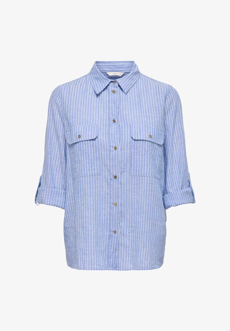 Ανοιχτό μπλε πουκάμισο με μακριά μανίκια και κάθετες λευκές ρίγες, κουμπώνει μπροστά, διαθέτει δύο τσέπες στο στήθος με καπάκια και τα μανίκια είναι διπλωμένα.