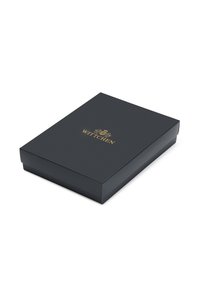 Scatola da presentazione nera con una texture liscia, caratterizzata da un logo dorato in rilievo sul coperchio, forma rettangolare e design minimalista.