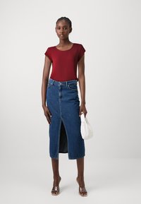 ONLY S/S SOLID NOOS PTM - Paprasti marškinėliai - syrah