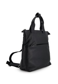 Černý kožený batoh s dvěma rukojeťmi, přední kapsou na zip a nastavitelnými ramenními popruhy, zobrazený na bílém pozadí.