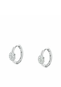 Orecchini a cerchio in argento con un ciondolo circolare decorato da cristalli trasparenti, che presentano una finitura liscia e un aspetto lucido.