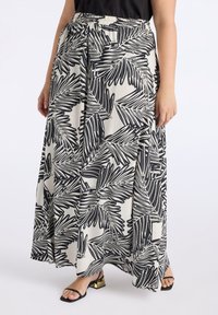 Gonna lunga in tessuto leggero con un motivo a foglie di palma in bianco e nero, una vita elastica e una silhouette ampia.