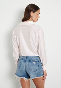 Guess ALLOVER-STRASS - Cămașă - rose