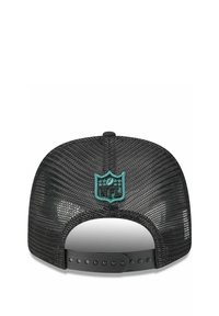 Schwarze Snapback-Mütze mit Netzrücken, mit einem türkisfarbenen NFL-Logo, das auf der Rückseite gestickt ist. Verstellbarer Riemen mit mehreren Druckknöpfen.